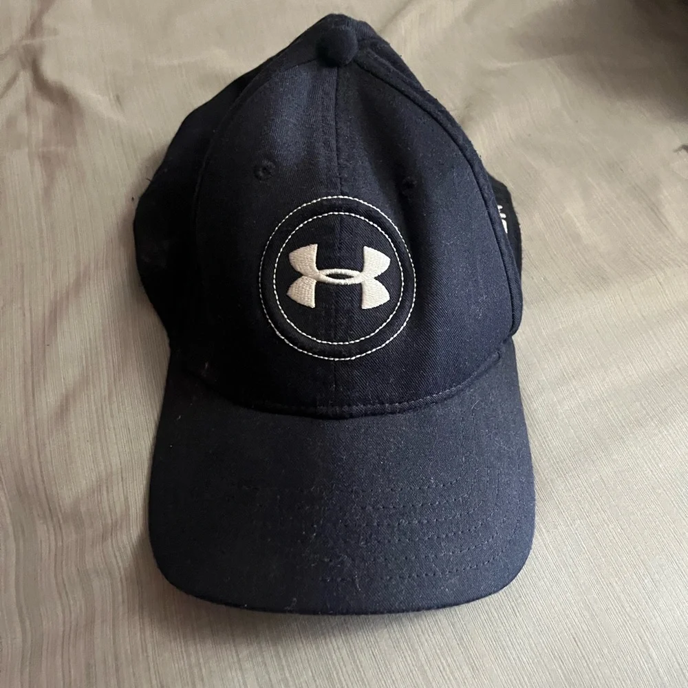 Under Armour Golf Hat - Picture 1 of 3